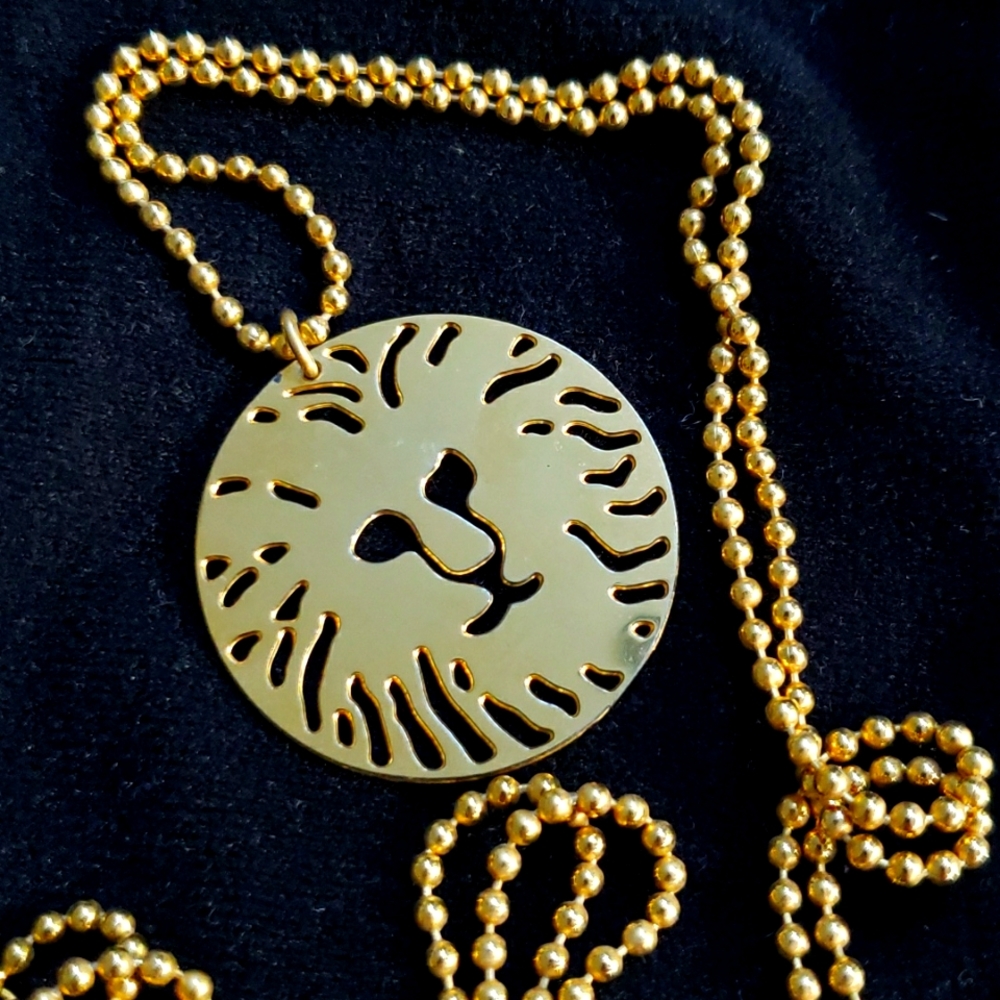 VTG Anne Klein Lion medallion necklace, gold color